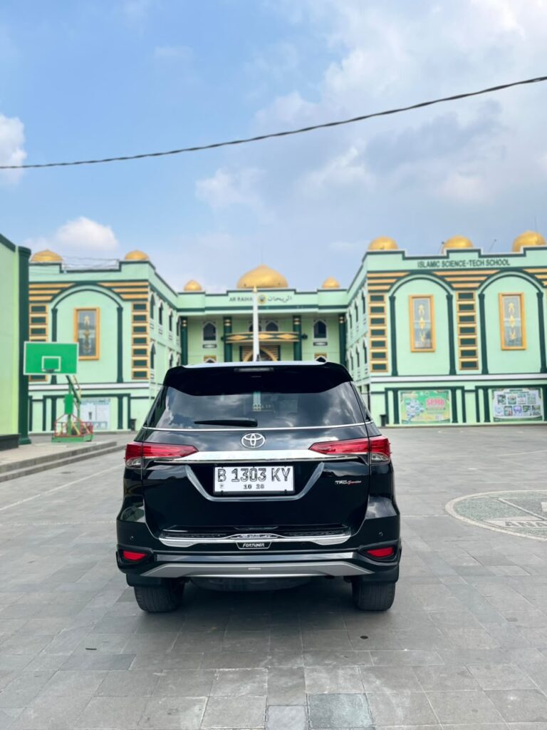 Toyota Fortuner VRZ 2018 Tampak Belakang