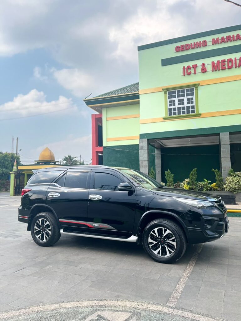 Toyota Fortuner VRZ 2018 Tampak Samping